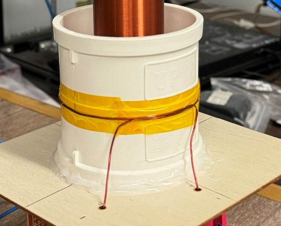 Primary coil and its coupling to the secondary
